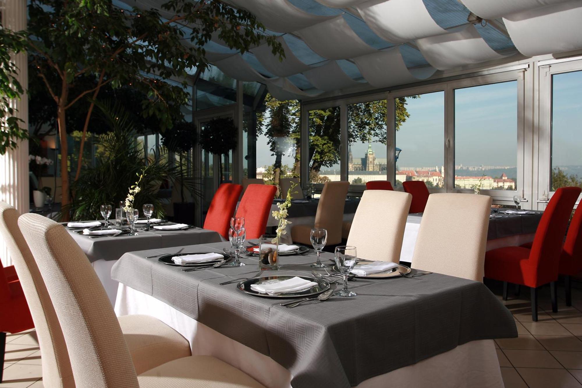 פראג Nebozizek Hotel A Restaurant מראה חיצוני תמונה