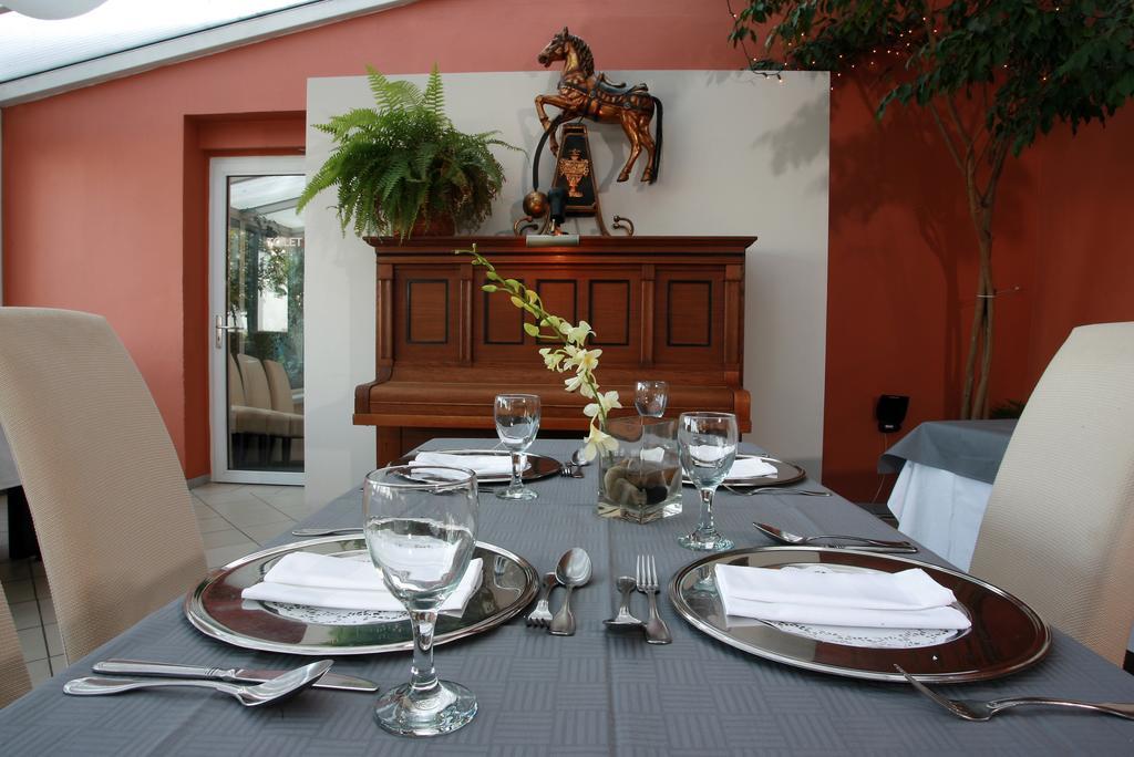 פראג Nebozizek Hotel A Restaurant מראה חיצוני תמונה