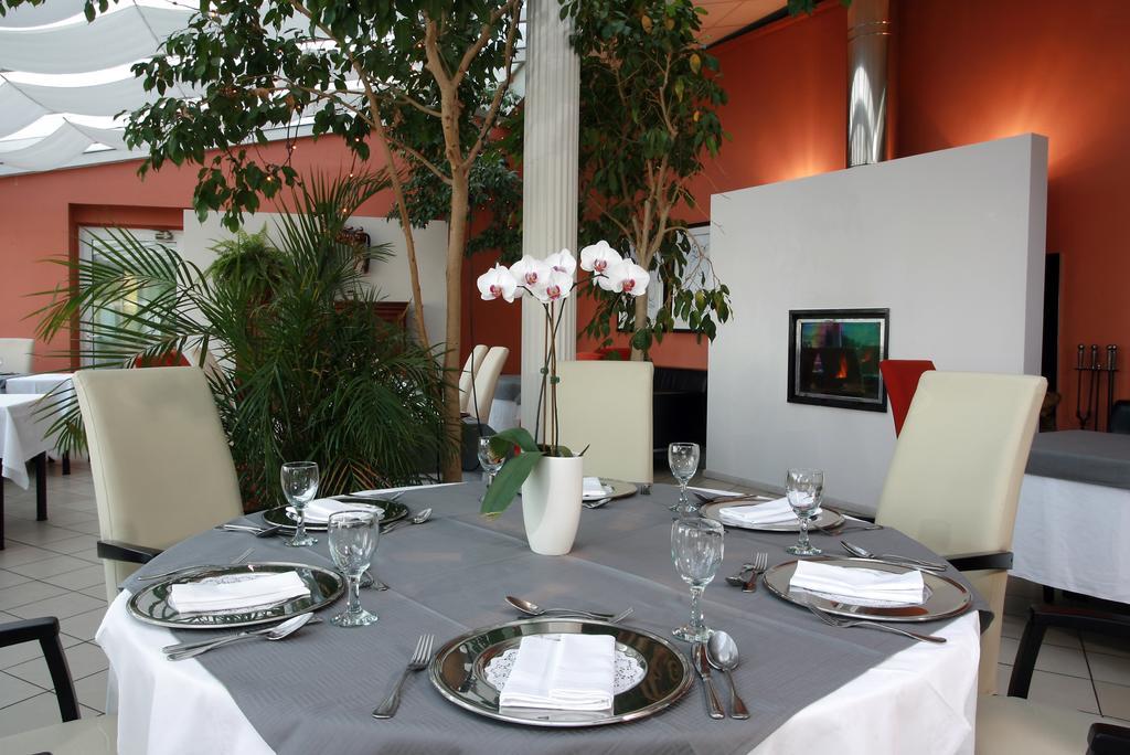 פראג Nebozizek Hotel A Restaurant מראה חיצוני תמונה