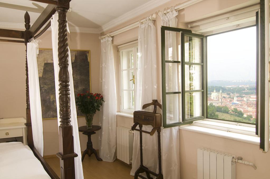 פראג Nebozizek Hotel A Restaurant מראה חיצוני תמונה