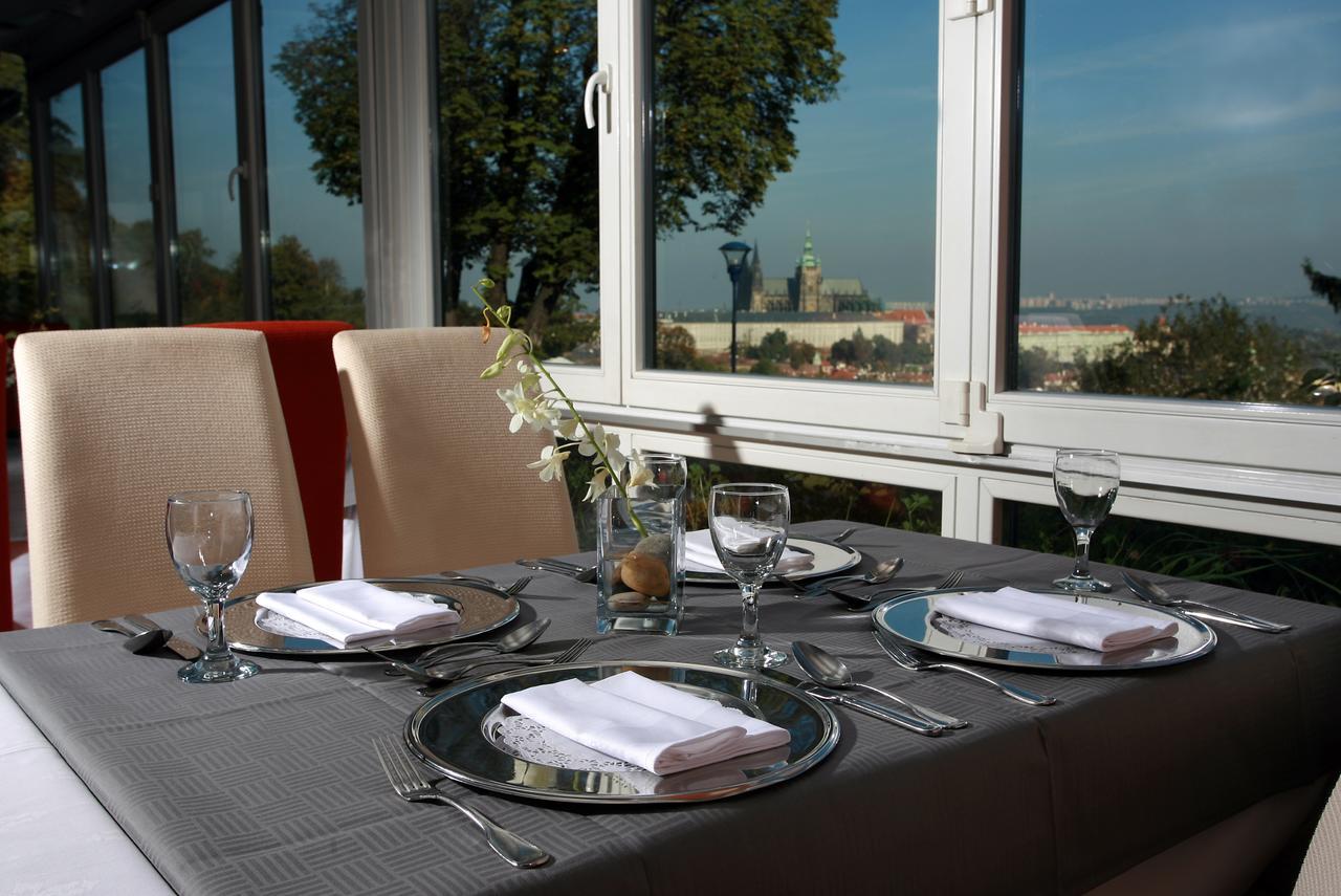 פראג Nebozizek Hotel A Restaurant מראה חיצוני תמונה