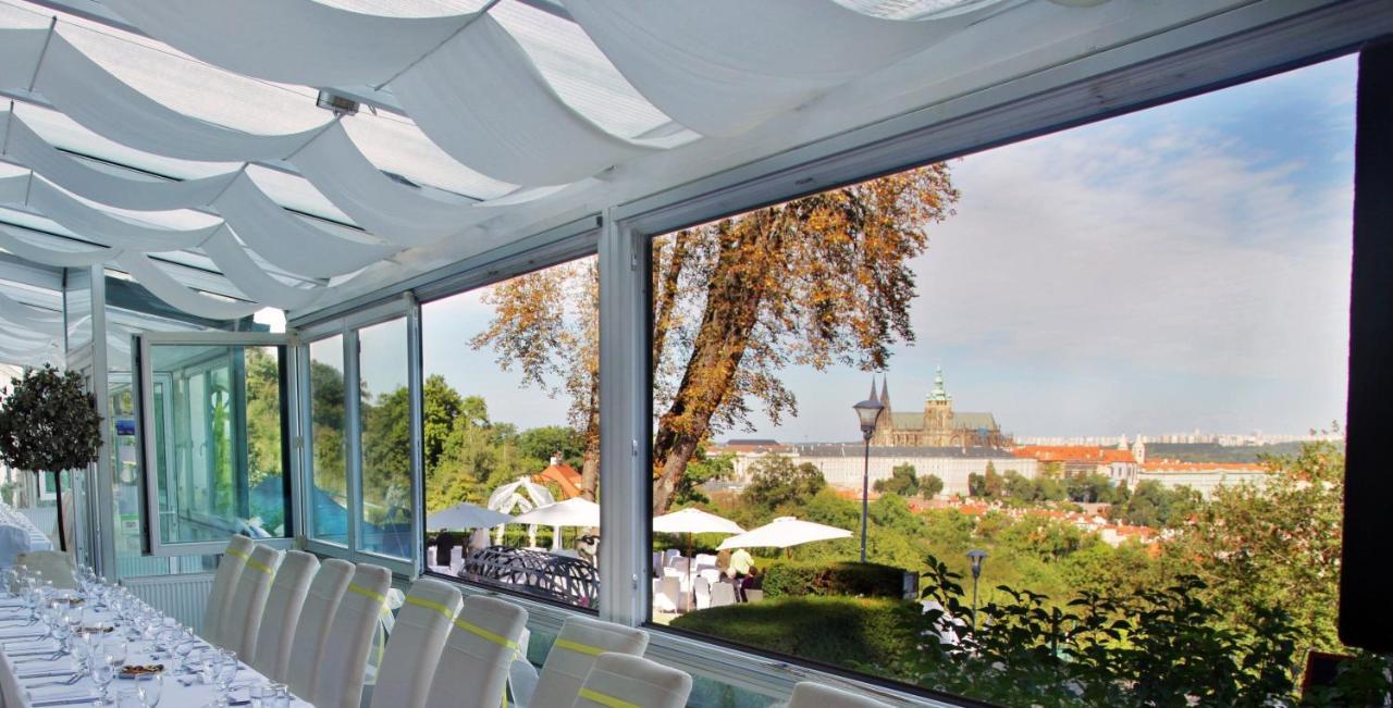 פראג Nebozizek Hotel A Restaurant מראה חיצוני תמונה